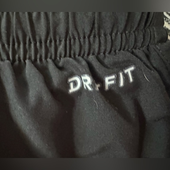 Nike Women’s Dri-Fit 2-in-1 Tempo Black & Hot Pink Running Shorts Size Medium. - Picture 4 of 5